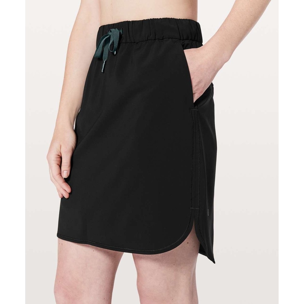 Lululemon On the Fly Skirt Womens 4 Black Luxtreme Athletic Travel Tennis‎ Golf